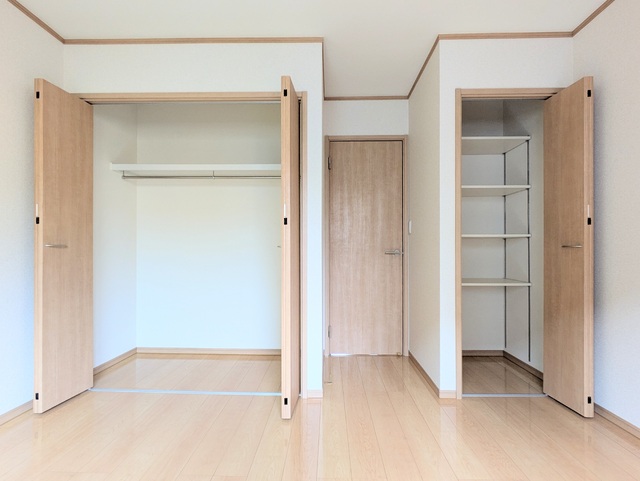 収納　２Ｆ東側洋室６帖収納