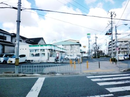コンビニ　ファミリーマート 富田林小金台店（コンビニ）まで360m