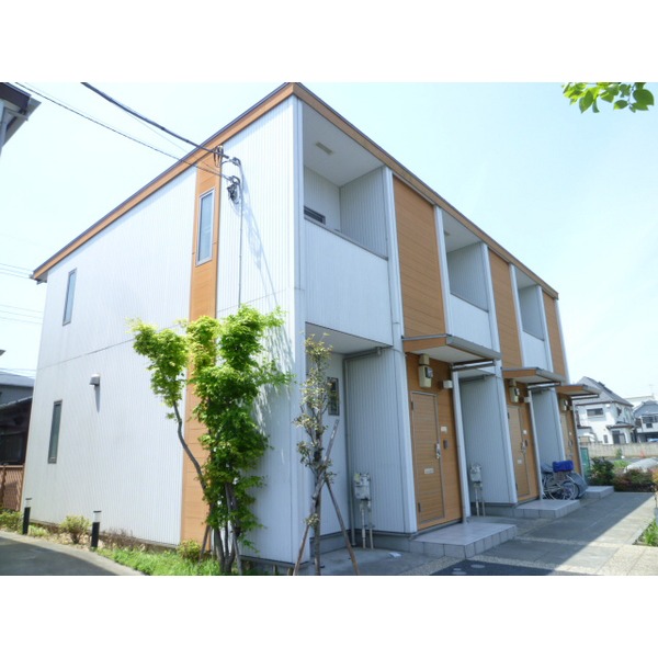 建物外観　玄関横に駐輪スペース