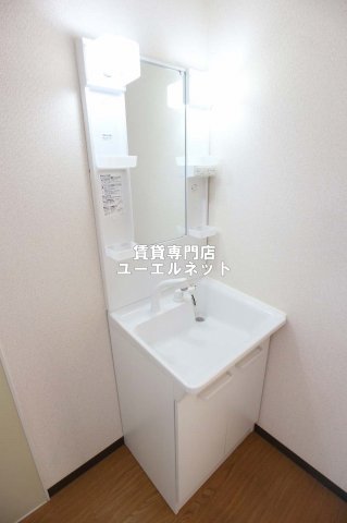 洗面設備　清潔感ある独立洗面台で毎日気持ちよく♪