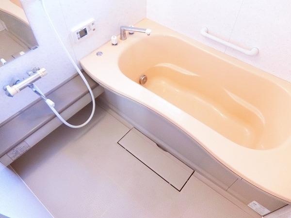バス・シャワールーム　浴室乾燥機、追焚機能付の広々バスルーム！