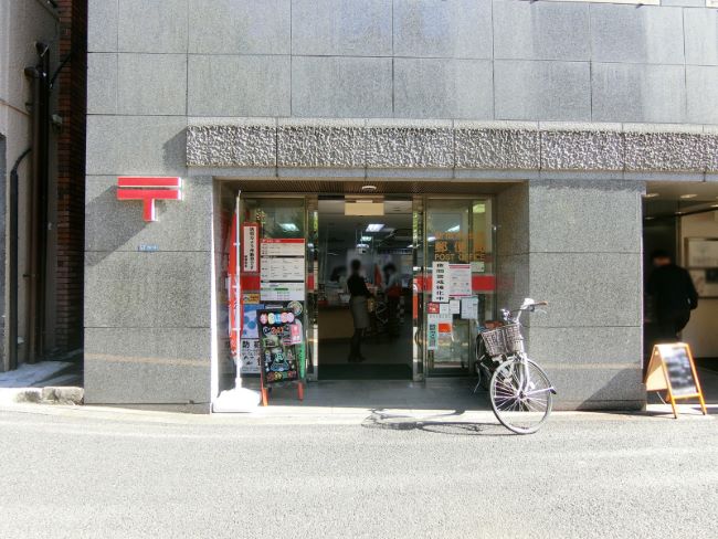 郵便局　新宿明治通郵便局（郵便局）まで594m