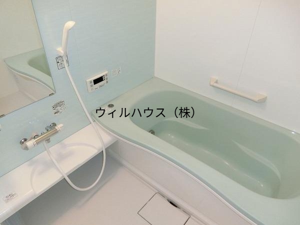 バス・シャワールーム　浴室乾燥機、追焚機能付の広々バスルーム！