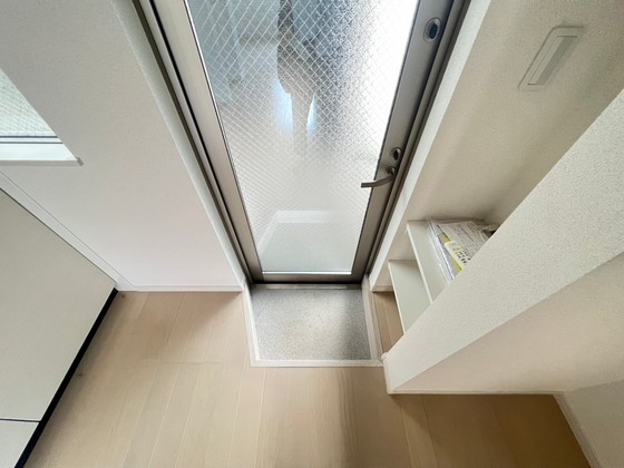 玄関　※別部屋の写真です
