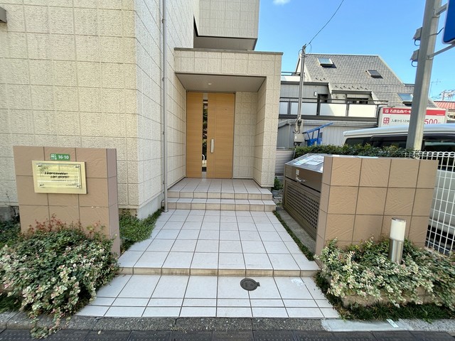 エントランス　キレイなエントランス★オートロック★
