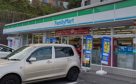 コンビニ　ファミリーマート 湘南港が丘店（コンビニ）まで220m