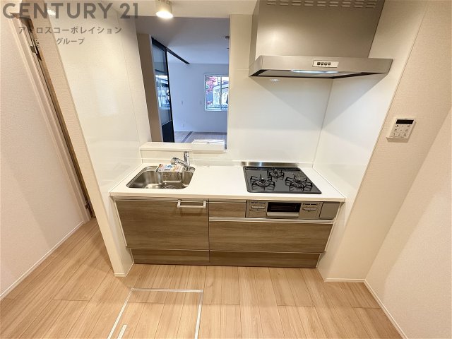 キッチン　3口ガスコンロのシステムキッチン付き