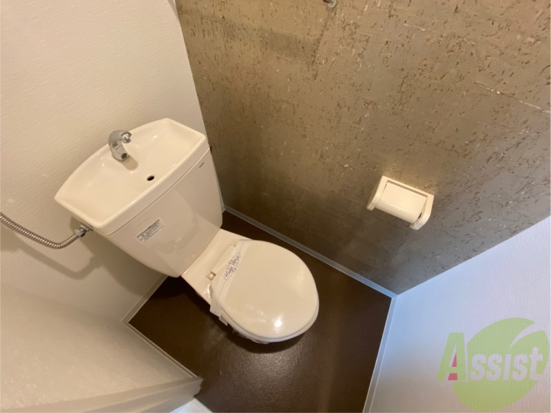 トイレ　こちらはトイレです。清潔感があり、安心して使用できます。