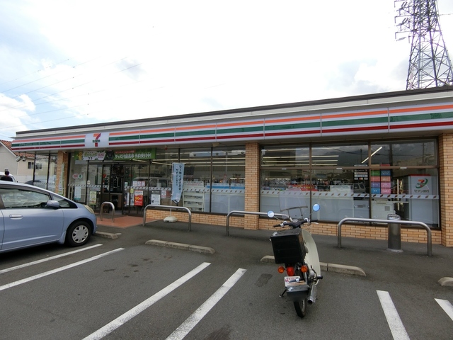 コンビニ　セブンイレブン富士宮三園平店（コンビニ）まで392m