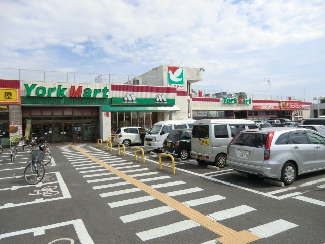 スーパー　ヨークマート（スーパー）まで712m