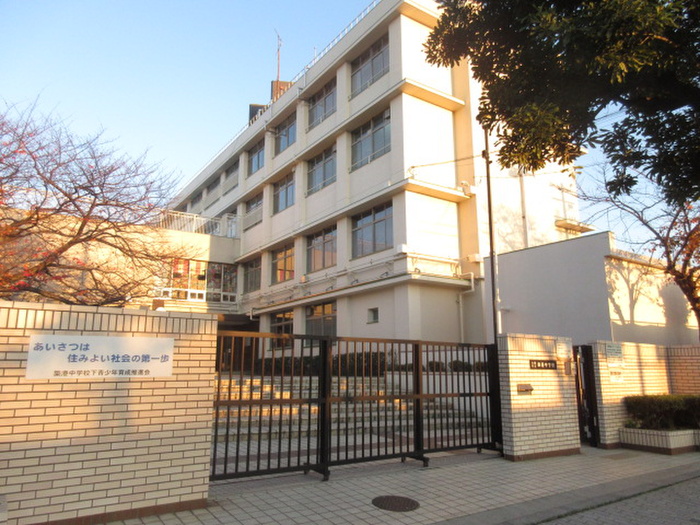 小学校　築港小学校（小学校）まで660m
