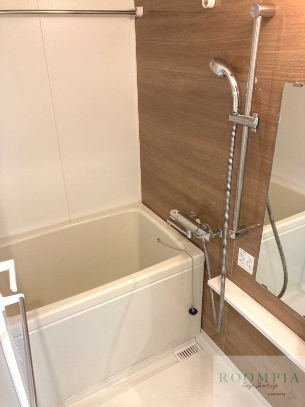 バス・シャワールーム　同タイプの別部屋の写真です