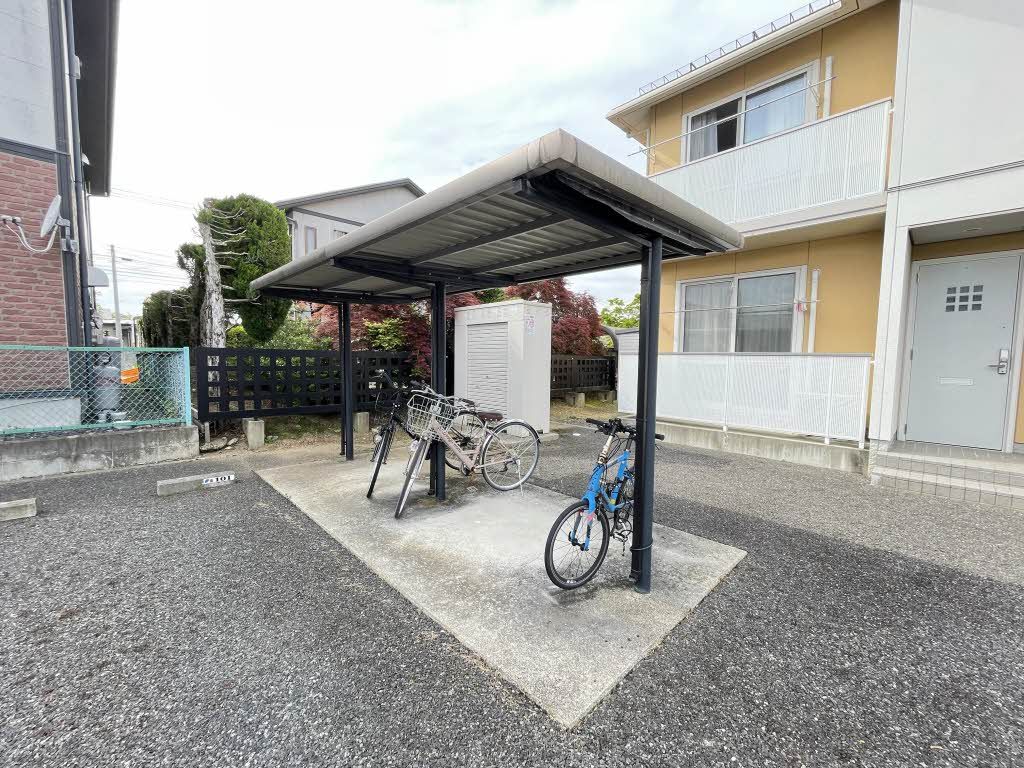 建物外観　駐輪場