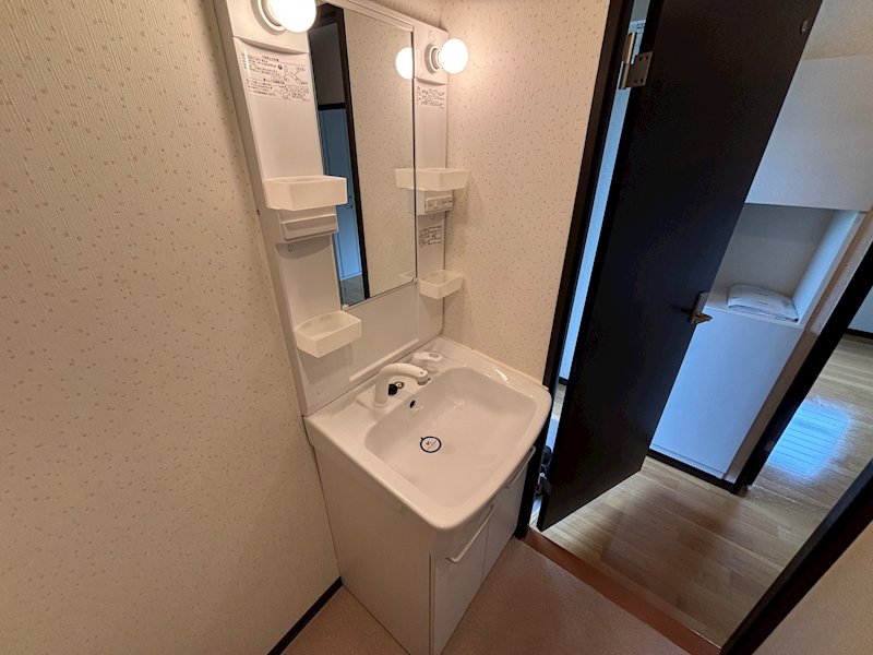 洗面設備　実際のお部屋とは異なる場合がございます。