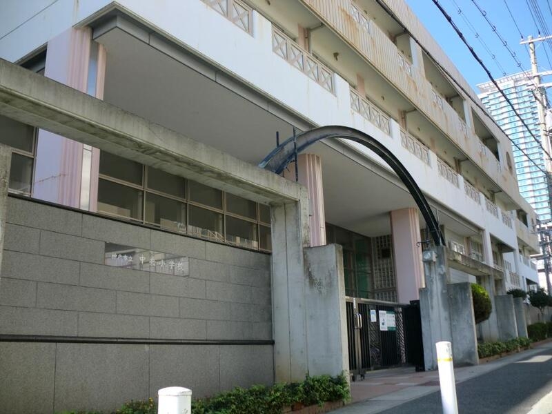 小学校　神戸市立中央小学校（小学校）まで345m