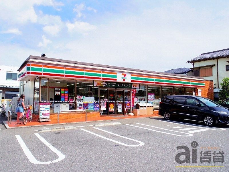 コンビニ　セブンイレブン練馬高野台駅前店（コンビニ）まで880m
