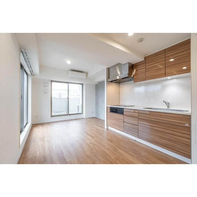 居室・リビング　※同建物内・別タイプの参考写真です。