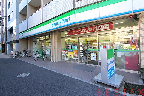 コンビニ　ファミリーマート大塚三丁目店（コンビニ）まで561m