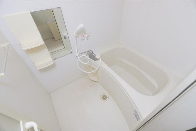 バス・シャワールーム　同物件別部屋写真