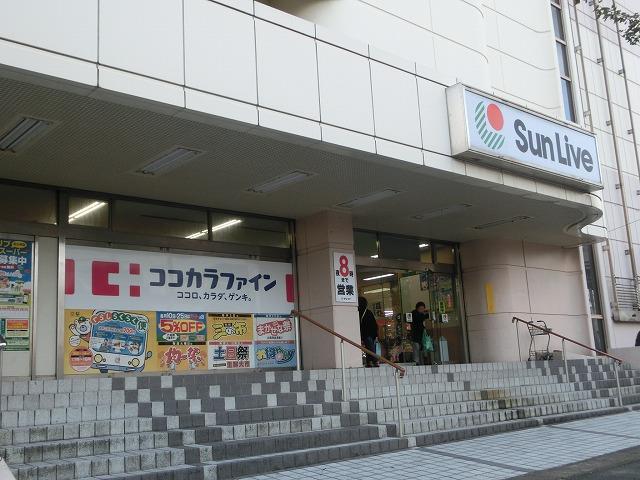 ドラックストア　株式会社ココカラファインヘルスケア／ドラッグセガミ（ドラッグストア）まで670m
