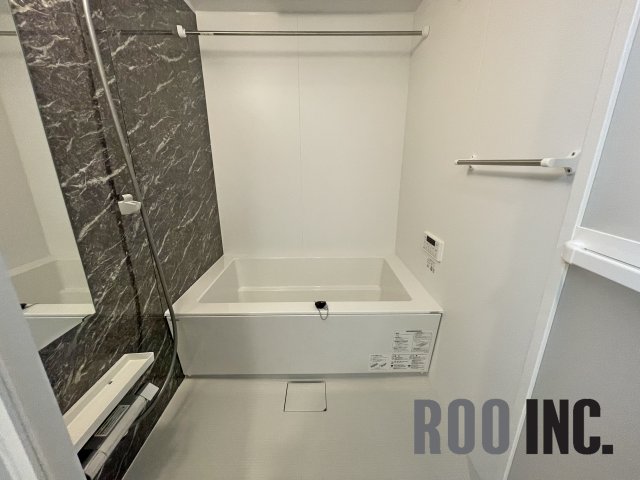 バス・シャワールーム　写真は反転のお部屋です
