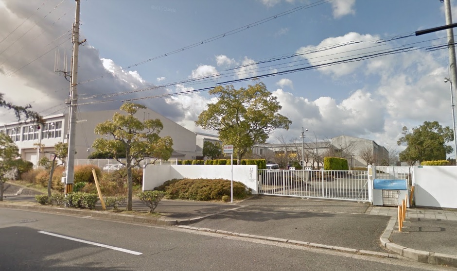 中学校　河内長野市立美加の台中学校（中学校）まで1953m