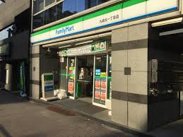 コンビニ　ファミリーマート 九段北一丁目店（コンビニ）まで384m