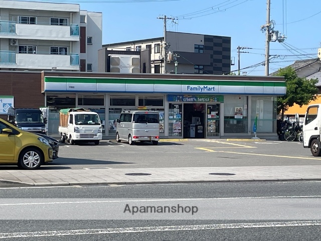 コンビニ　ファミリーマート（コンビニ）まで600m