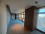 ロビー　室内の写真は同じ間取り・デザインの階違いの部屋の写真です。（