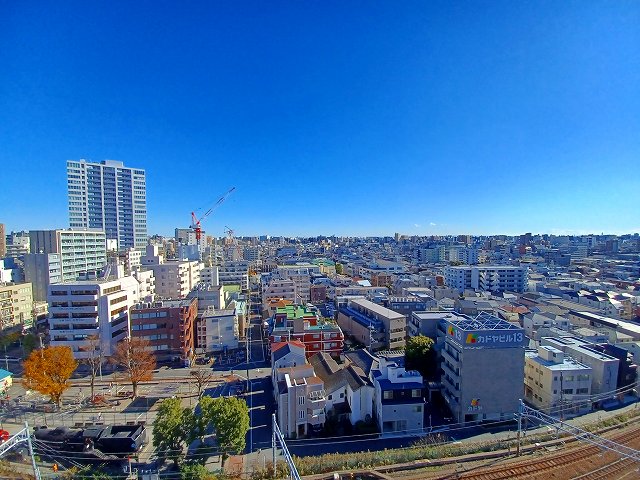 眺望　室内の写真は同じ間取り・デザインの階違いの部屋の写真です。（