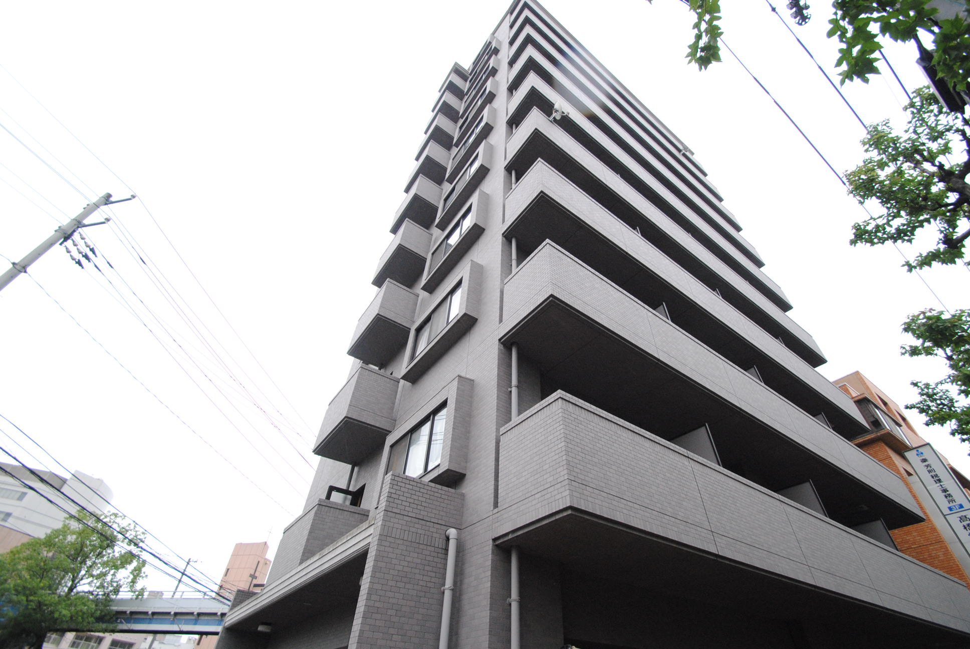 建物外観　分譲のようなエントランスも人気です