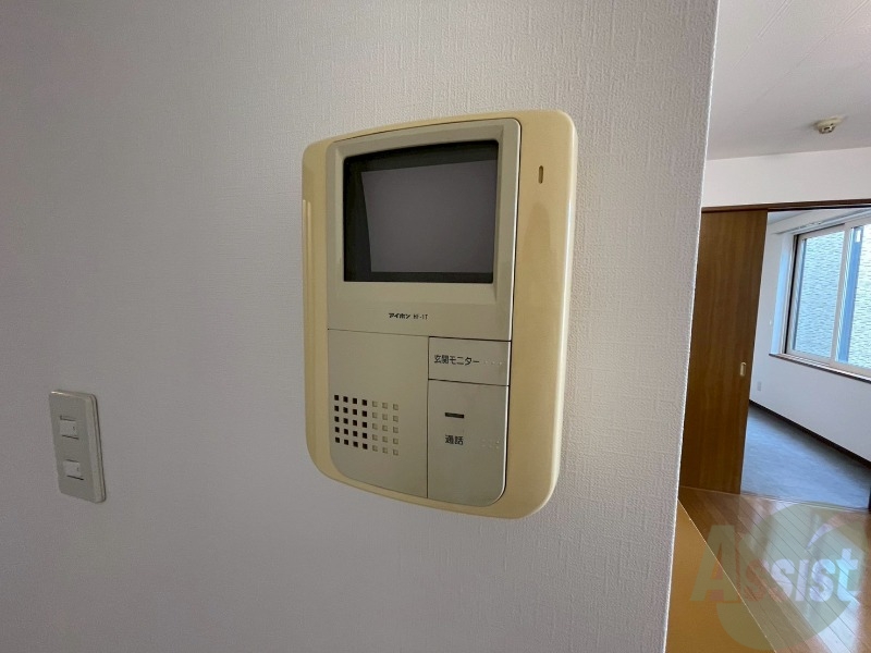 セキュリティ　ＴＶモニター付インターホンです。来客者の顔が見えるので安心！