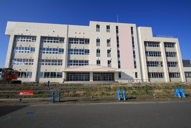 小学校　新潟市立荻川小学校（小学校）まで800m