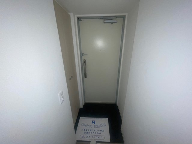 玄関　同物件別部屋写真