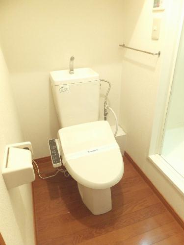 トイレ　温水洗浄便座設置済み