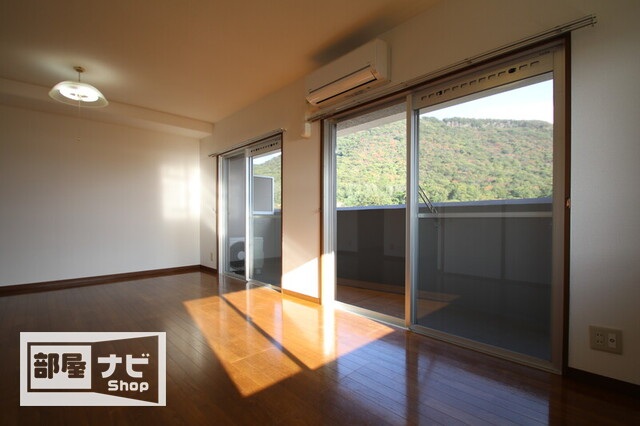 アルファシティ屋島四番館の居間写真