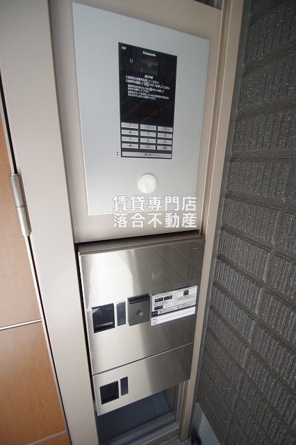エントランス　オートロック付きで安心♪宅配ボックス完備