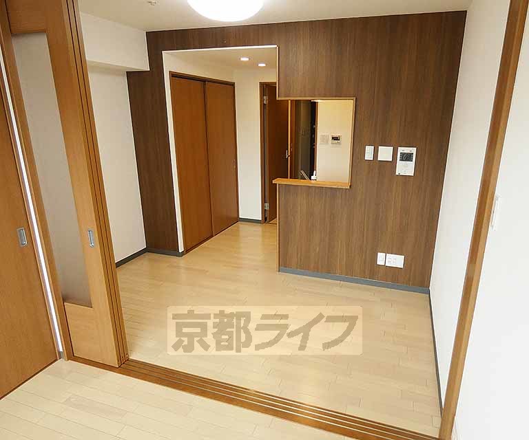 京阪本線 三条駅 徒歩5分 5階建 築17年の居間写真
