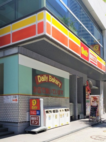 コンビニ　デイリーヤマザキ横浜アリーナ前店（コンビニ）まで84m