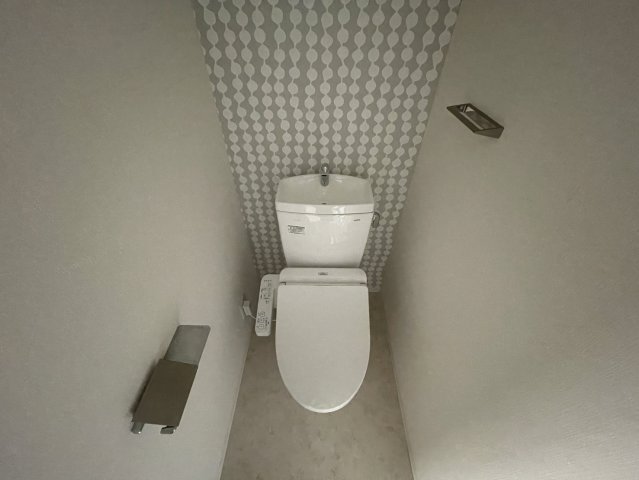 トイレ　同物件別部屋写真