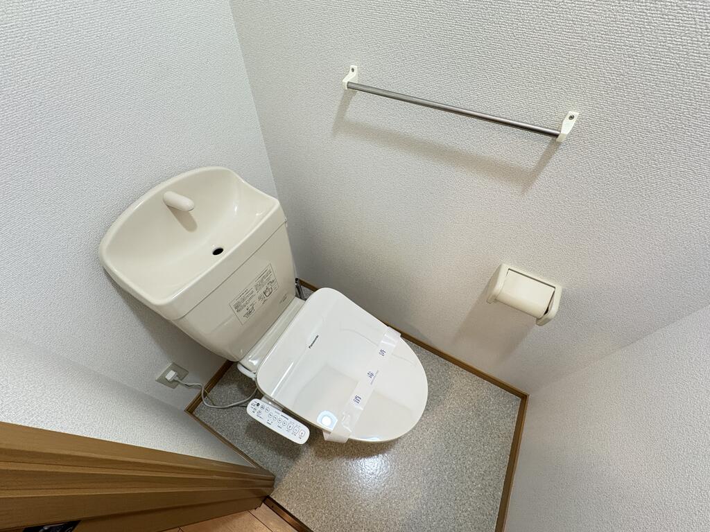 トイレ　※同建物の別のお部屋の写真です。