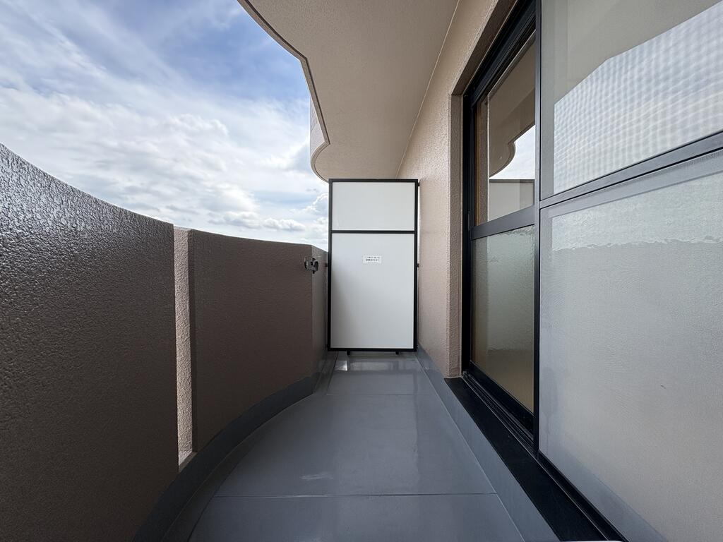 バルコニー　※同建物の別のお部屋の写真です。