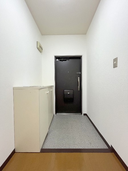 大阪モノレール本線 千里中央駅 徒歩10分 12階建 築44年の玄関写真