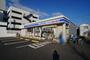 コンビニ　LAWSON＋スリーエフ鶴見向井町店（コンビニ）まで307m