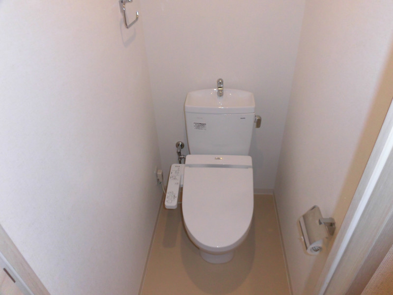 地下鉄烏丸線 烏丸御池駅 徒歩5分 7階建 築9年のトイレ写真