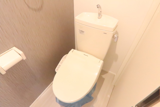 トイレ　※別室の参考写真の為、現況優先です。
