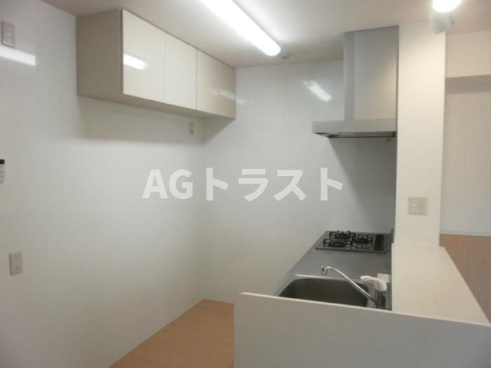 キッチン　間取り反転のため、室内の向き・設備の位置等が異なります。