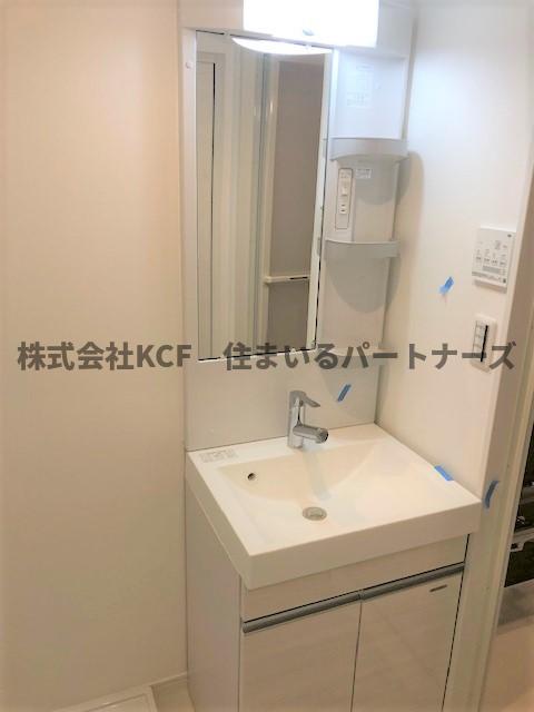 洗面設備　ゆったりとスペースのある洗面所