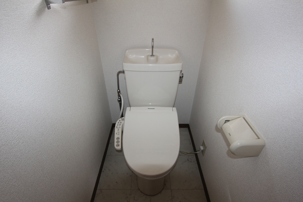 ＪＲ山陽本線 東尾道駅 徒歩10分 2階建 築30年のトイレ写真