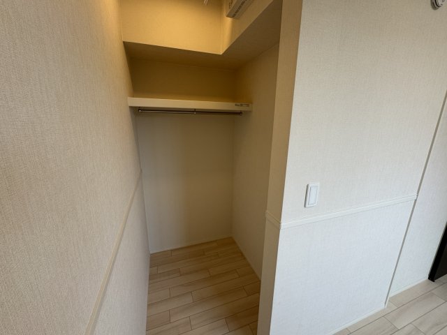 収納　ウォークインクローゼット（洋室5.1帖）